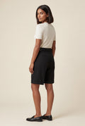 Black Belted Tailored Black Knee-length Bermuda Shorts - Casual shorts - Photo 2