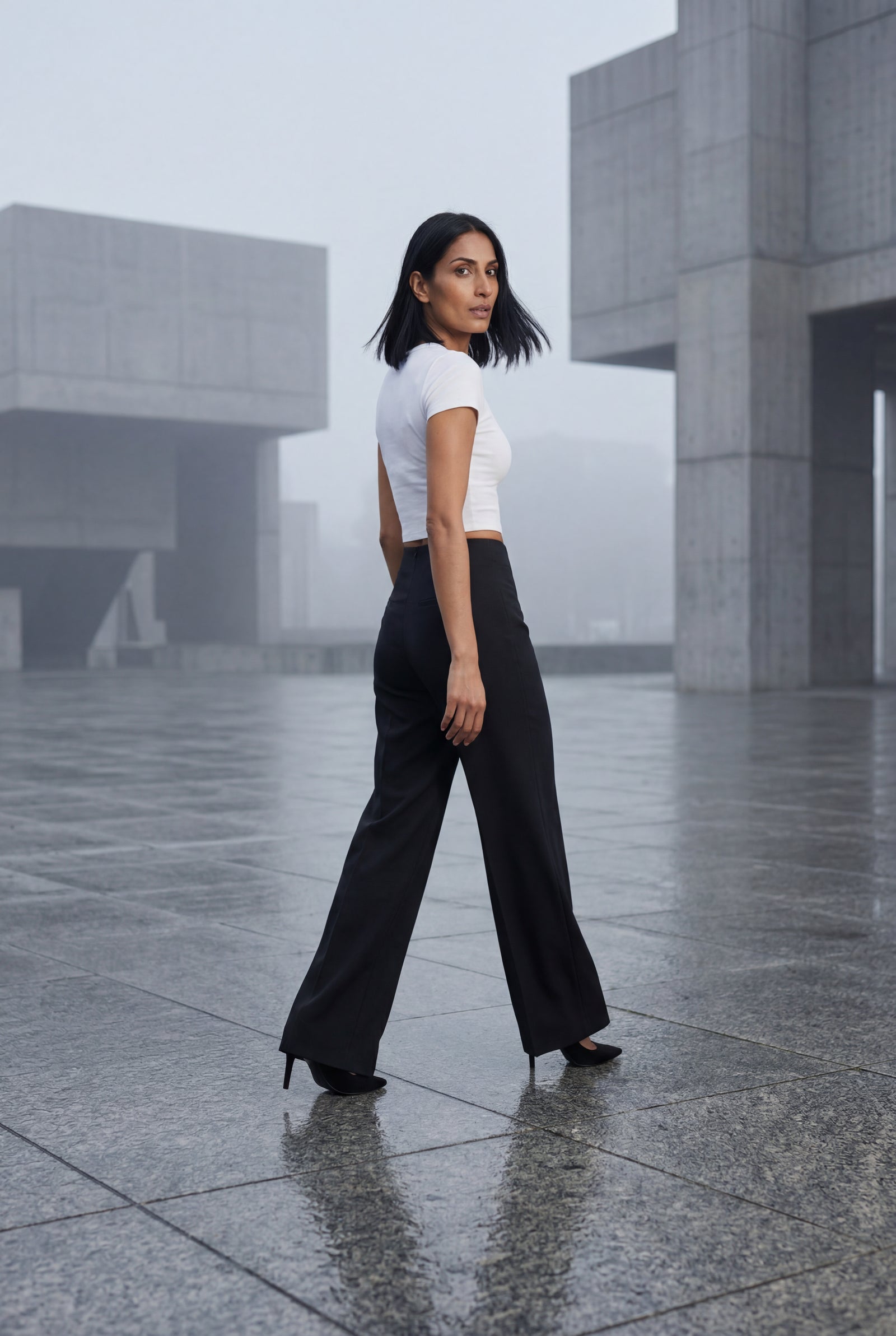 Black High-waisted Tailored Wide-leg Trousers with Creased Front - Wide leg trousers - Photo 7