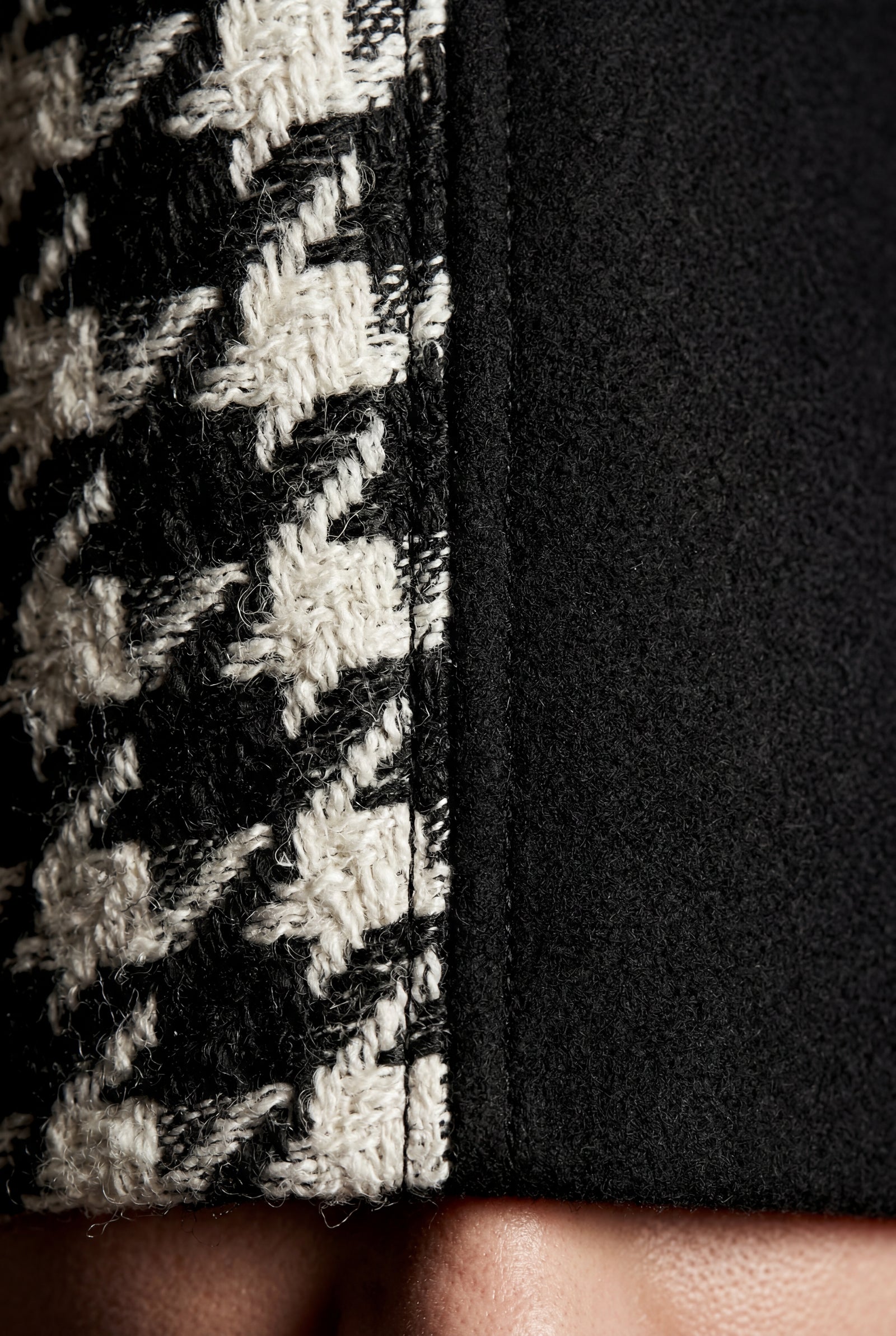 Black Oversized Statement Pattern Midi Coat - Padded coats - Photo 5