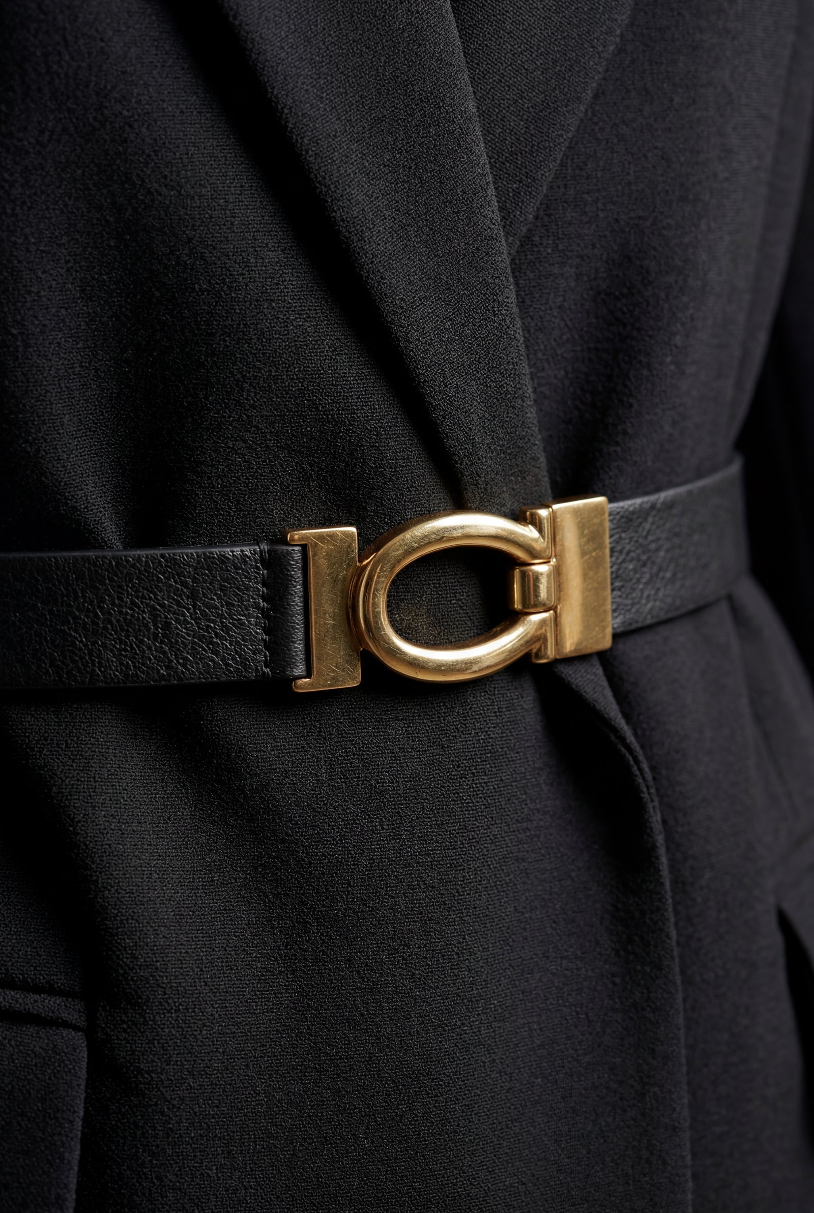 Black Tailored Belted Blazer with Notched Lapels and Flap Pockets - Belted blazers - Photo 4