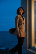 Camel Tailored Belted Blazer with Notched Lapels and Flap Pockets - Belted blazers - Photo 9