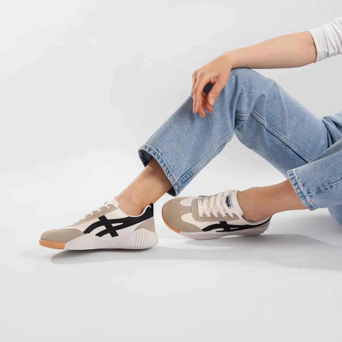 Black Women's Retro Low-Top Slip-On Sneakers with Color-Block Panels - Slip-on shoes - Photo 6