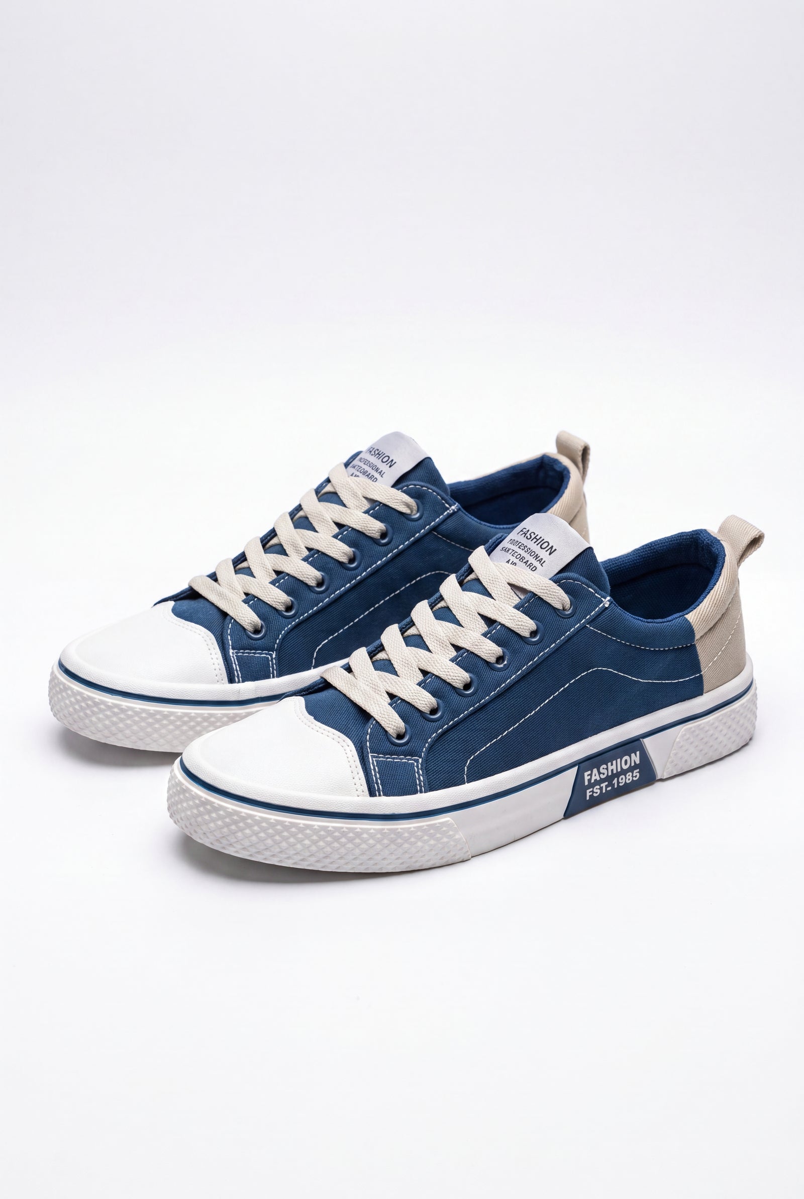 Men's Sneakers Classic Fit in Blue — primary packshot