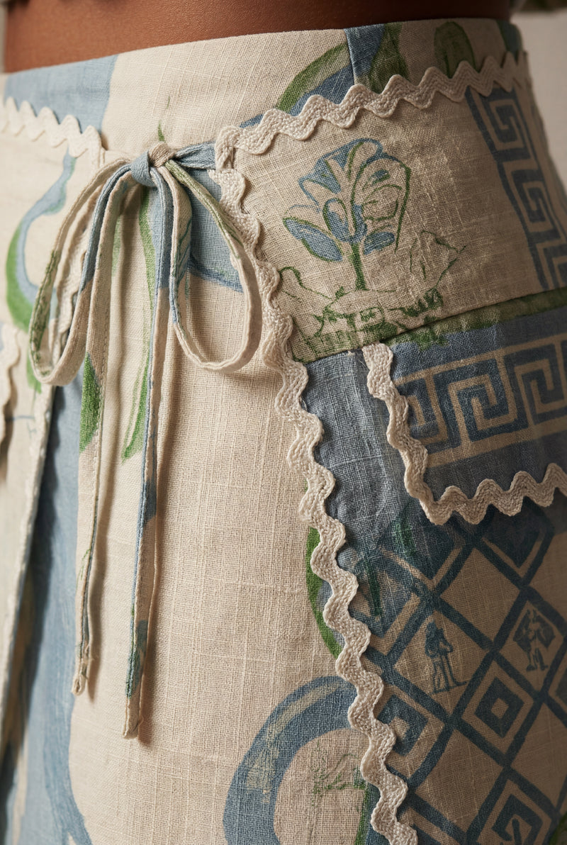 Cream Cream Artistic Print Cropped Button-up Shirt with Ric Rac Trim - Short sleeve top - Photo 3