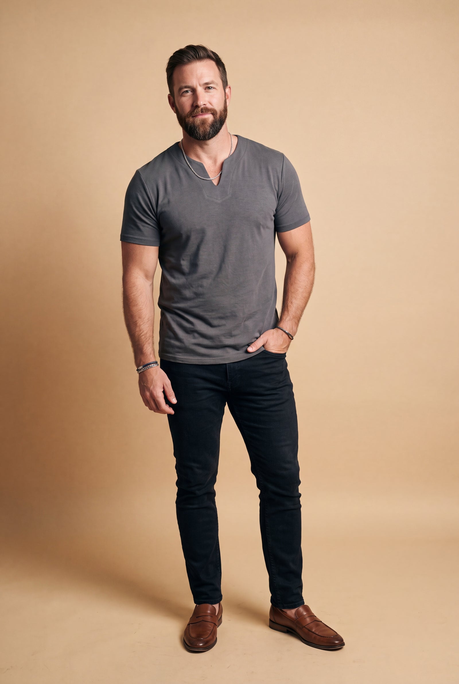 Men's V-Neck T-Shirt Short Sleeve in Dark Grey — studio primary