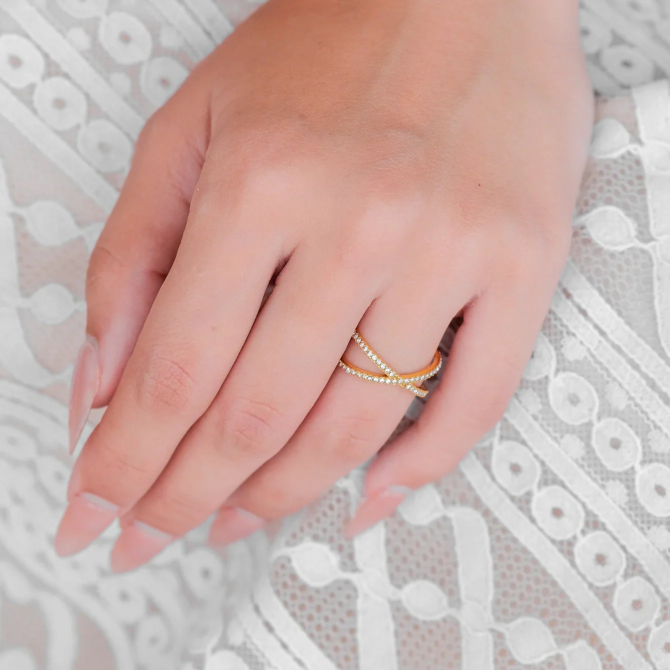 Gold Gold-tone Crystal Pavé Criss-cross Fashion Ring - Fashion rings - Photo 3