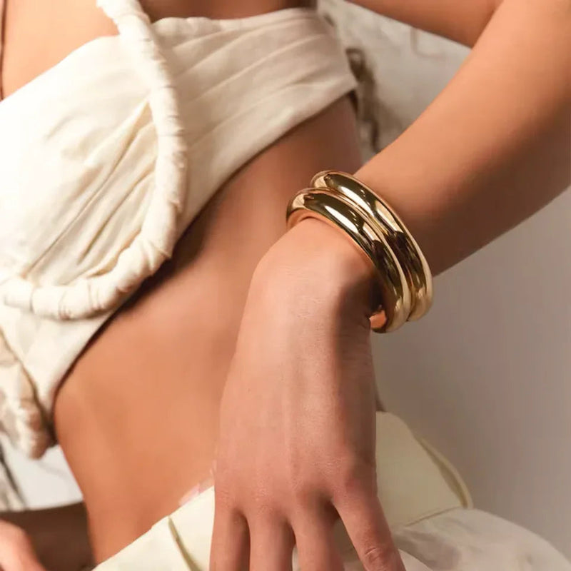 Gold Polished Gold-tone Classic Minimalist Bangle Bracelet - Bangles - Photo 2