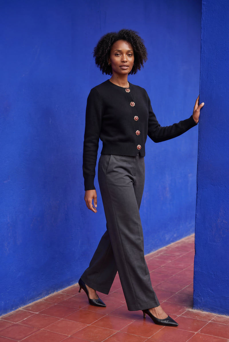 Black Crew Neck Cropped Button-up Cardigan with Ribbed Hem - Cropped cardigan - Photo 4