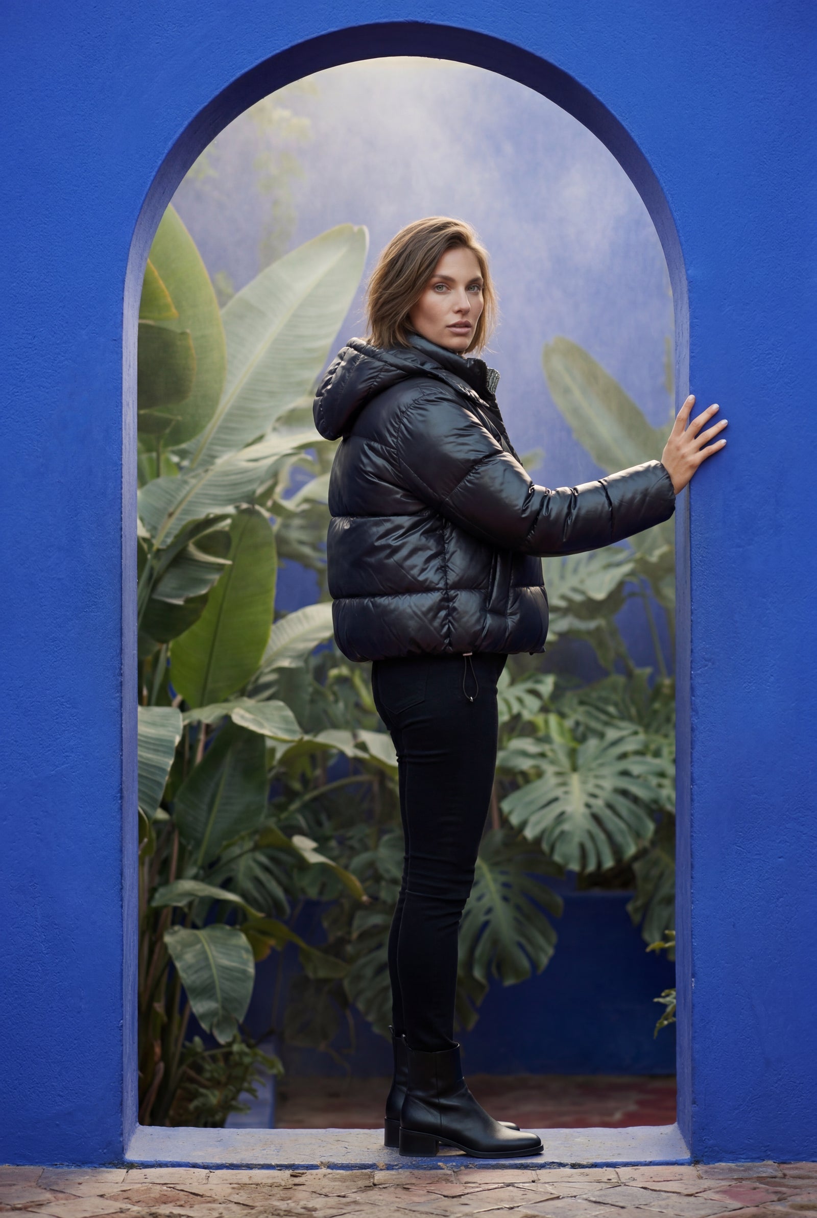 Black Cropped Hooded Puffer Jacket with Boxy Silhouette - Puffer jackets - Photo 7