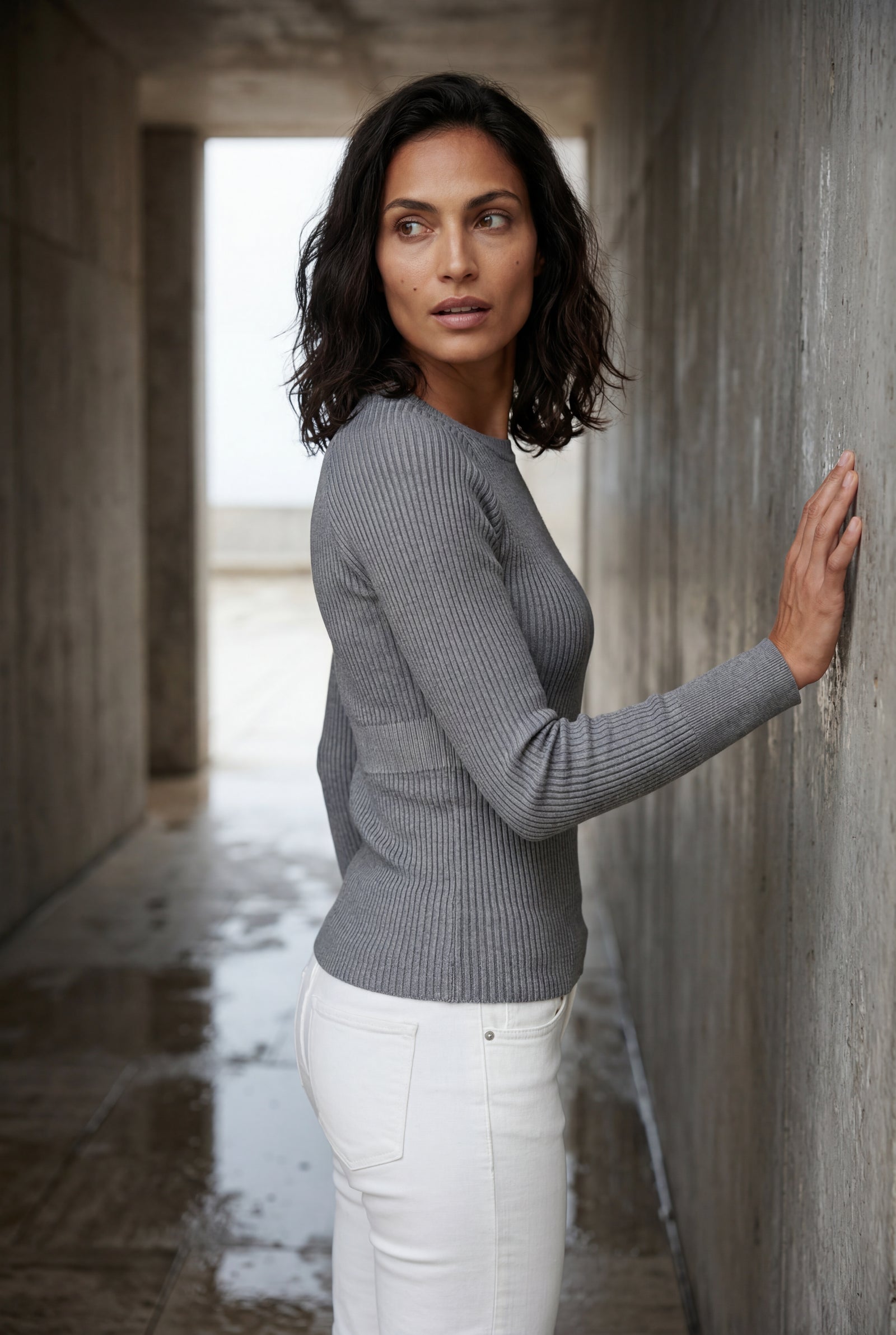 Gray Ribbed Fitted Crew Neck Long Sleeve Top - Fitted tops - Photo 11