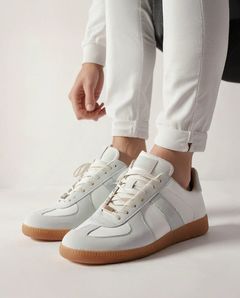 Retro Low-top Sneakers with Contrast Panels - Photo 2