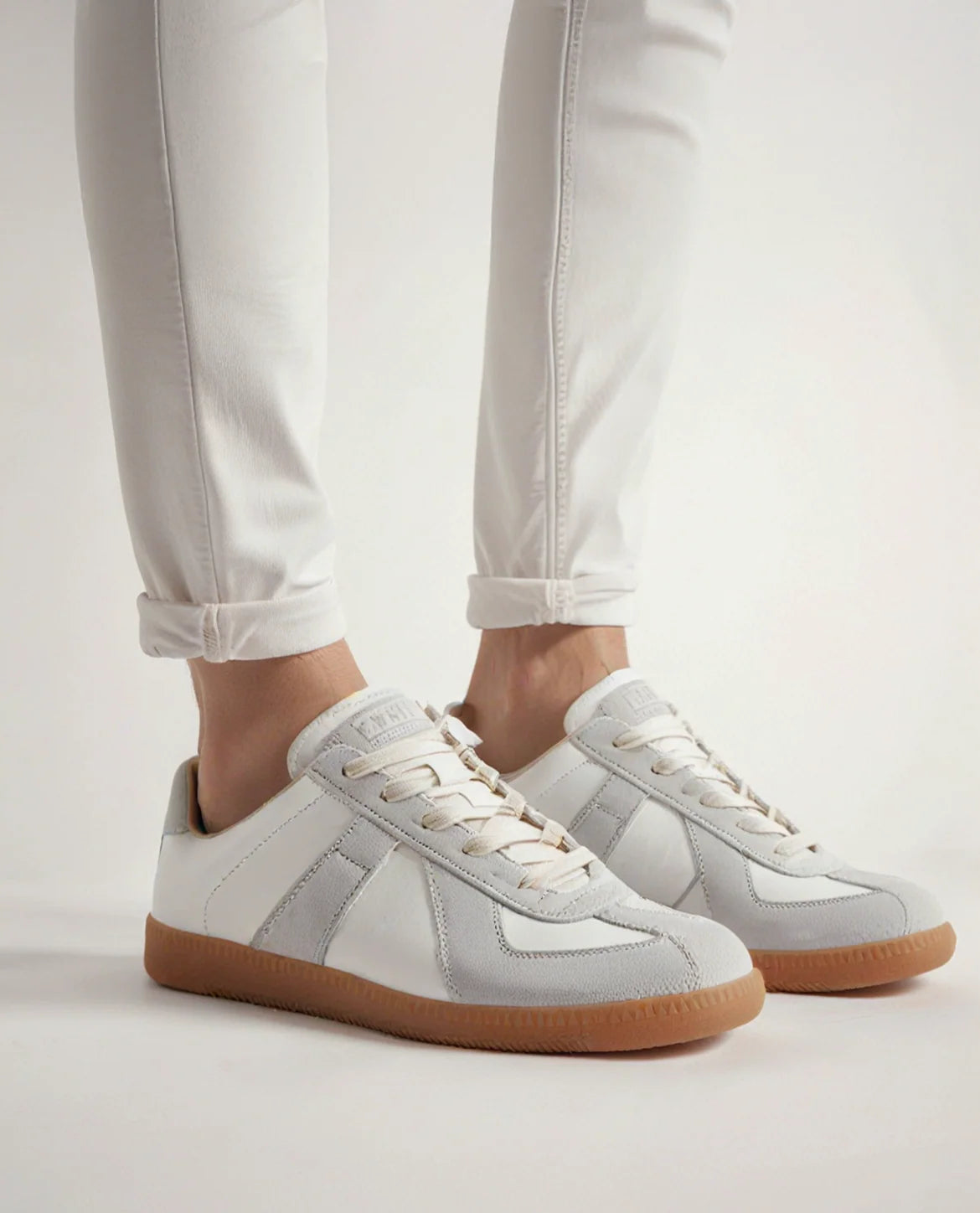 Retro Low-top Sneakers with Contrast Panels - Photo 3