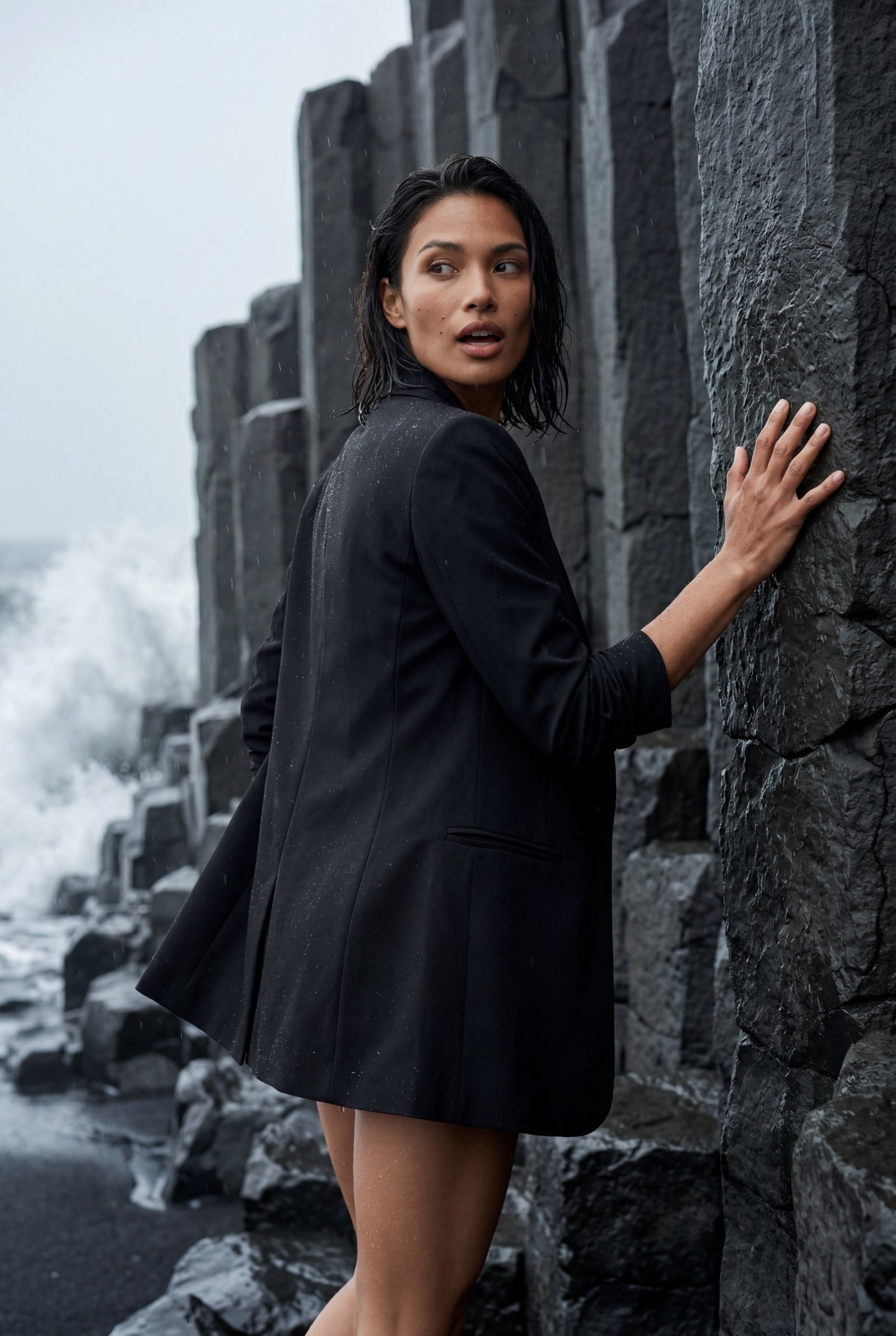 Black Women's Relaxed Notched Lapel Single-Breasted Casual Blazer - Casual blazers - Photo 16