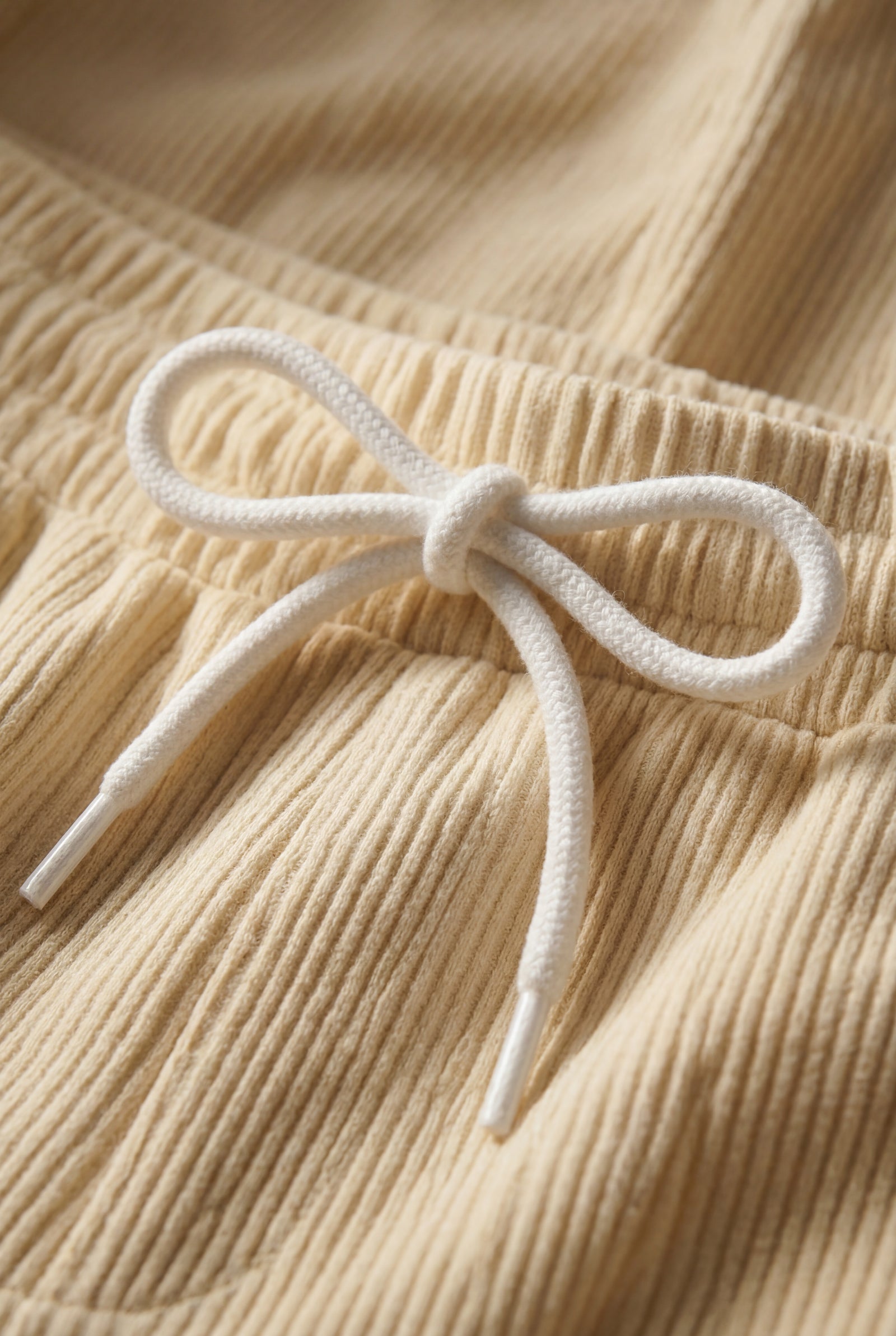 Beige Relaxed Fit Drawstring Waist Shorts with Side Pockets - Relaxed fit shorts - Photo 7