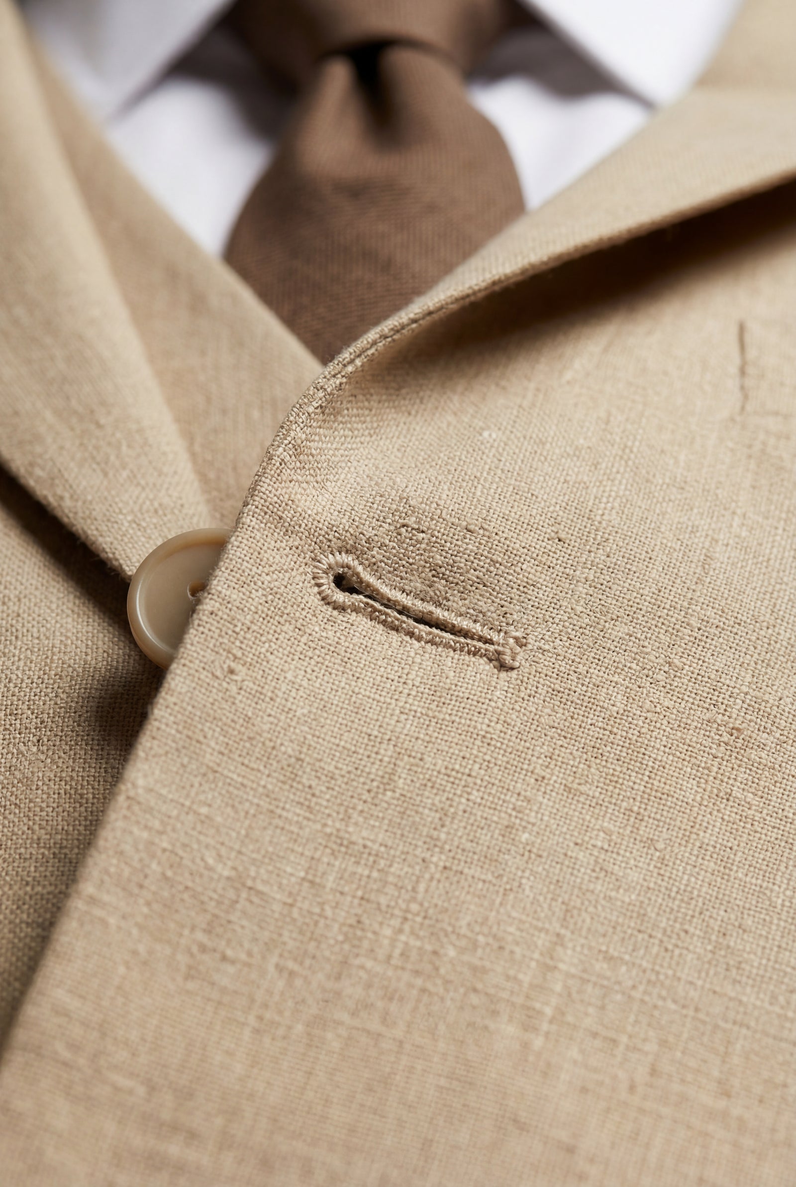 Beige Slim-fit Three-piece Wedding Suit with Notch Lapel Blazer - Photo 3