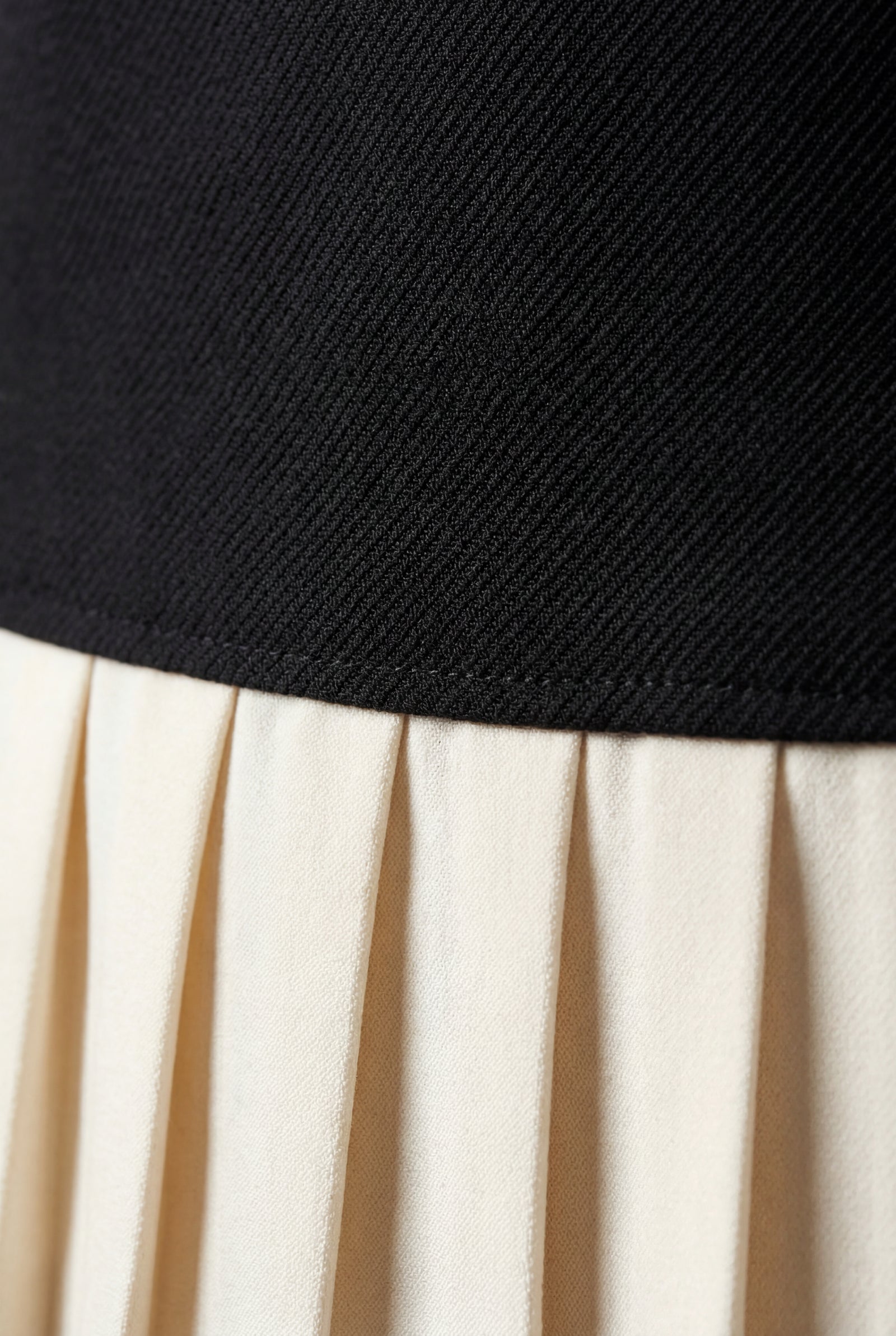 Black Black Contrast Pleated Hem Sleeveless A-line Mini Dress - Photo 3