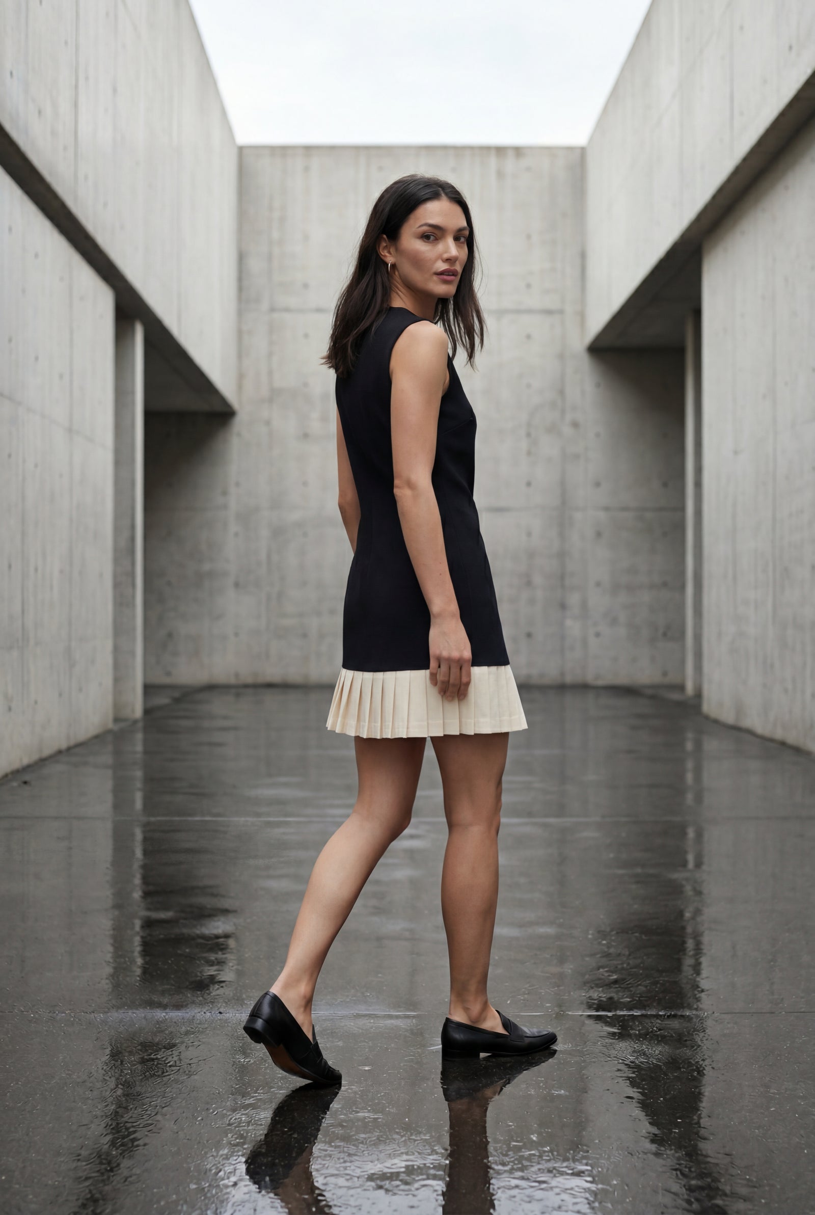 Black Black Contrast Pleated Hem Sleeveless A-line Mini Dress - Photo 4