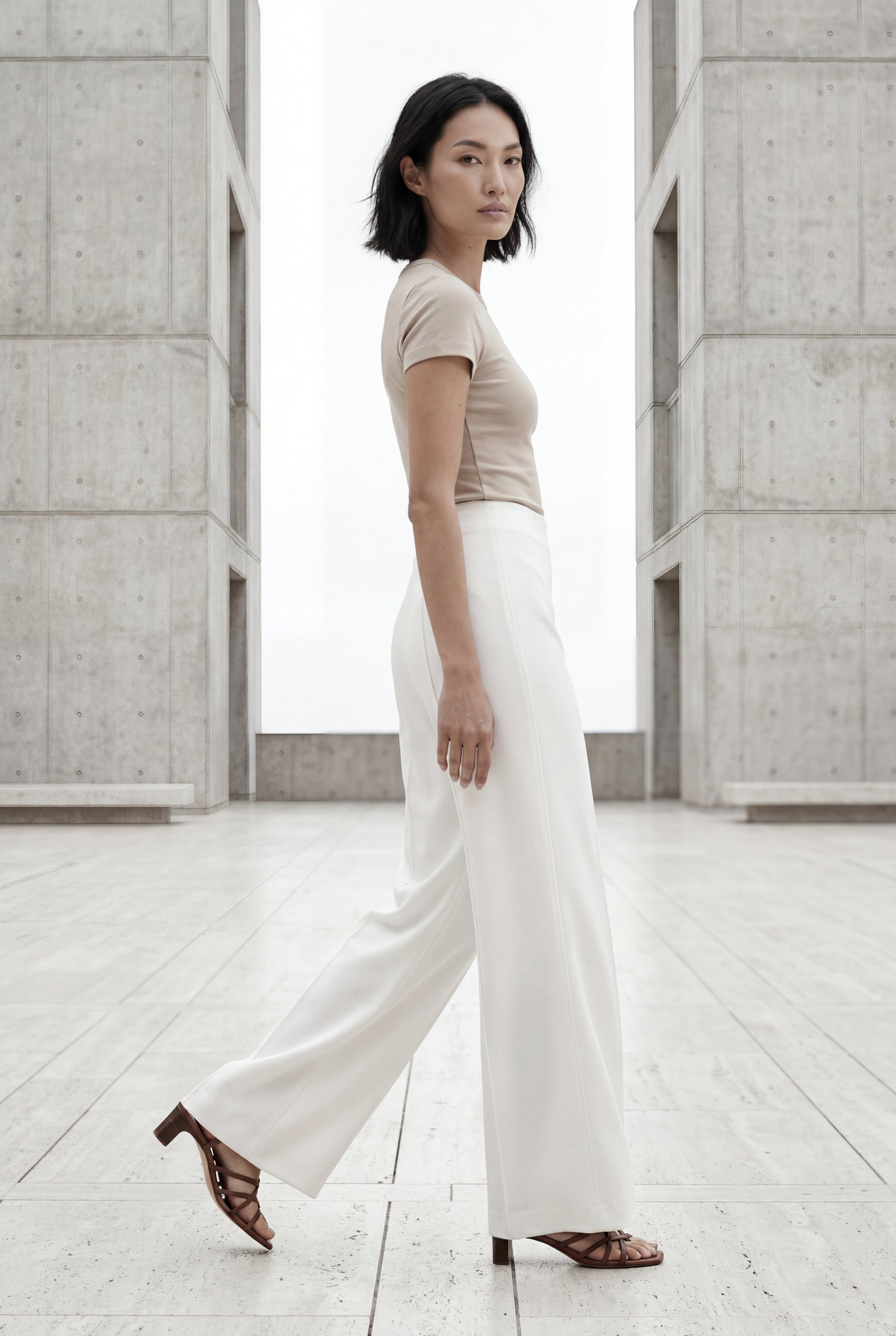 White High-waisted Tailored Wide-leg Trousers with Creased Front - Wide leg trousers - Photo 5