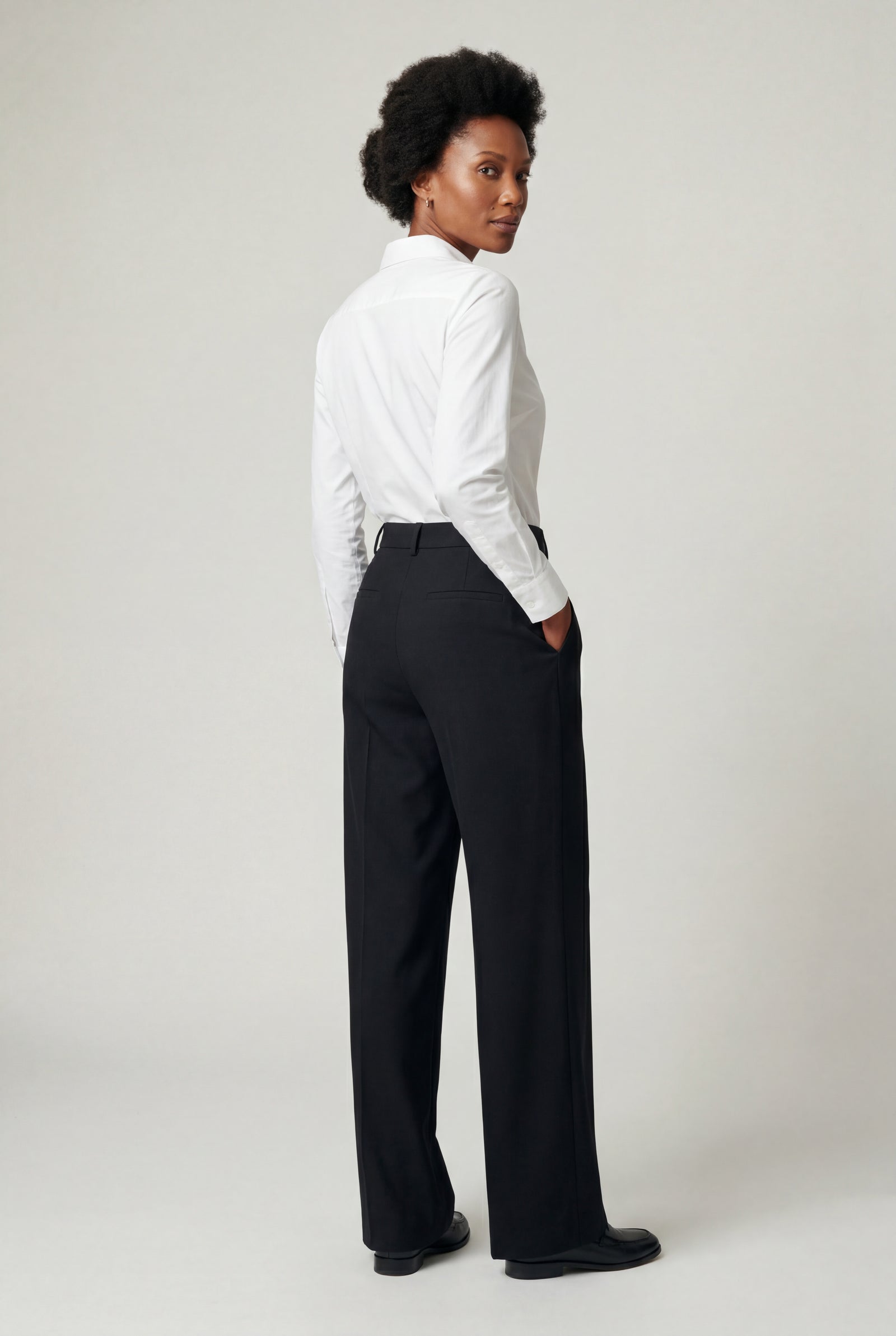 Black High-waisted Tailored Wide-leg Trousers with Pleats - Wide leg trousers - Photo 3
