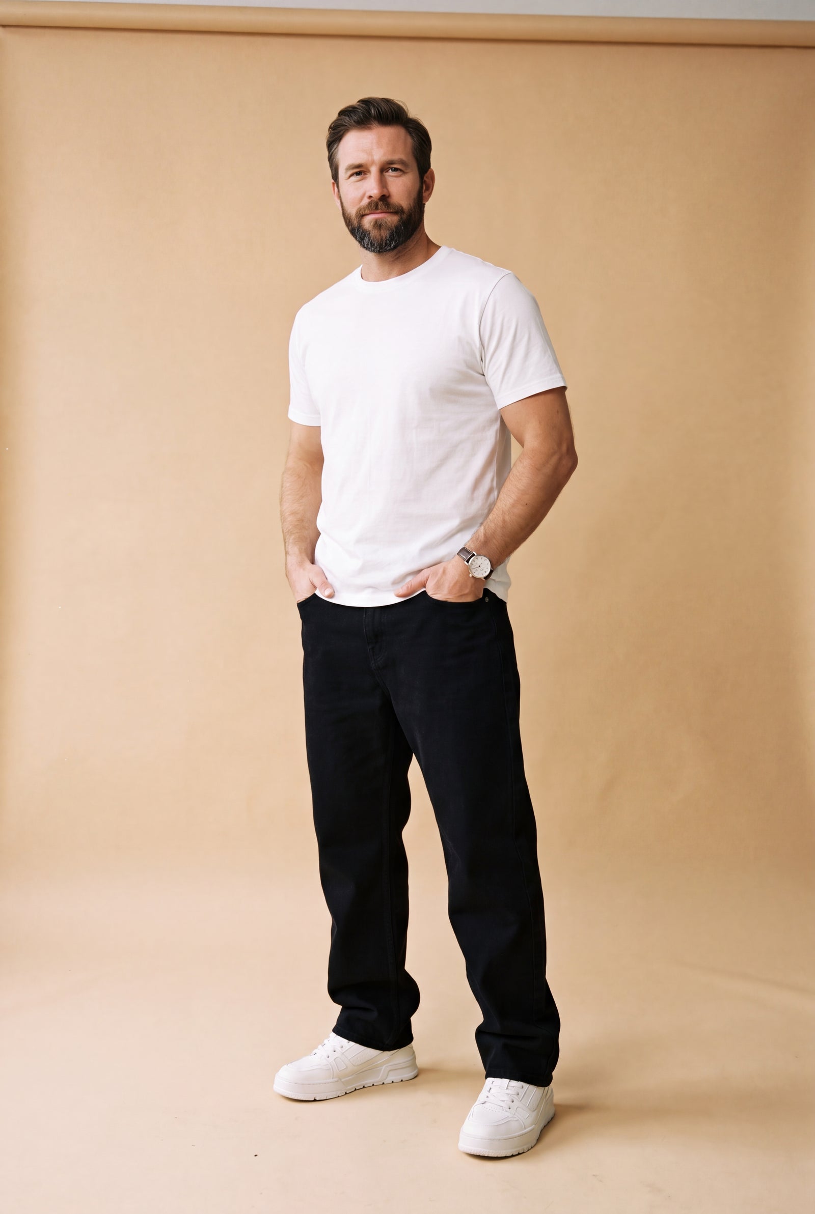 Men's Jeans Relaxed Fit in Black — studio full