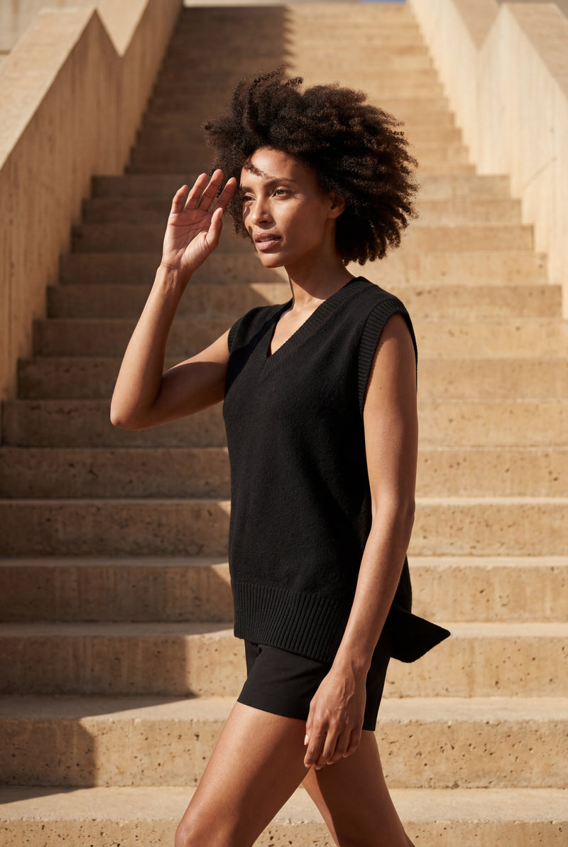 Black Sleeveless V-neck Knitted Sweater Vest with Ribbed Hem - V neck sweater - Photo 4