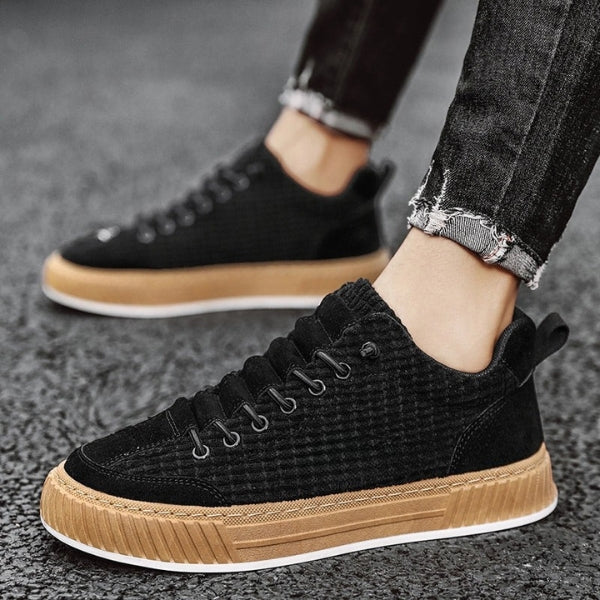 Black Textured Grid-pattern Low-top Sneakers with Contrast Sole - Photo 3