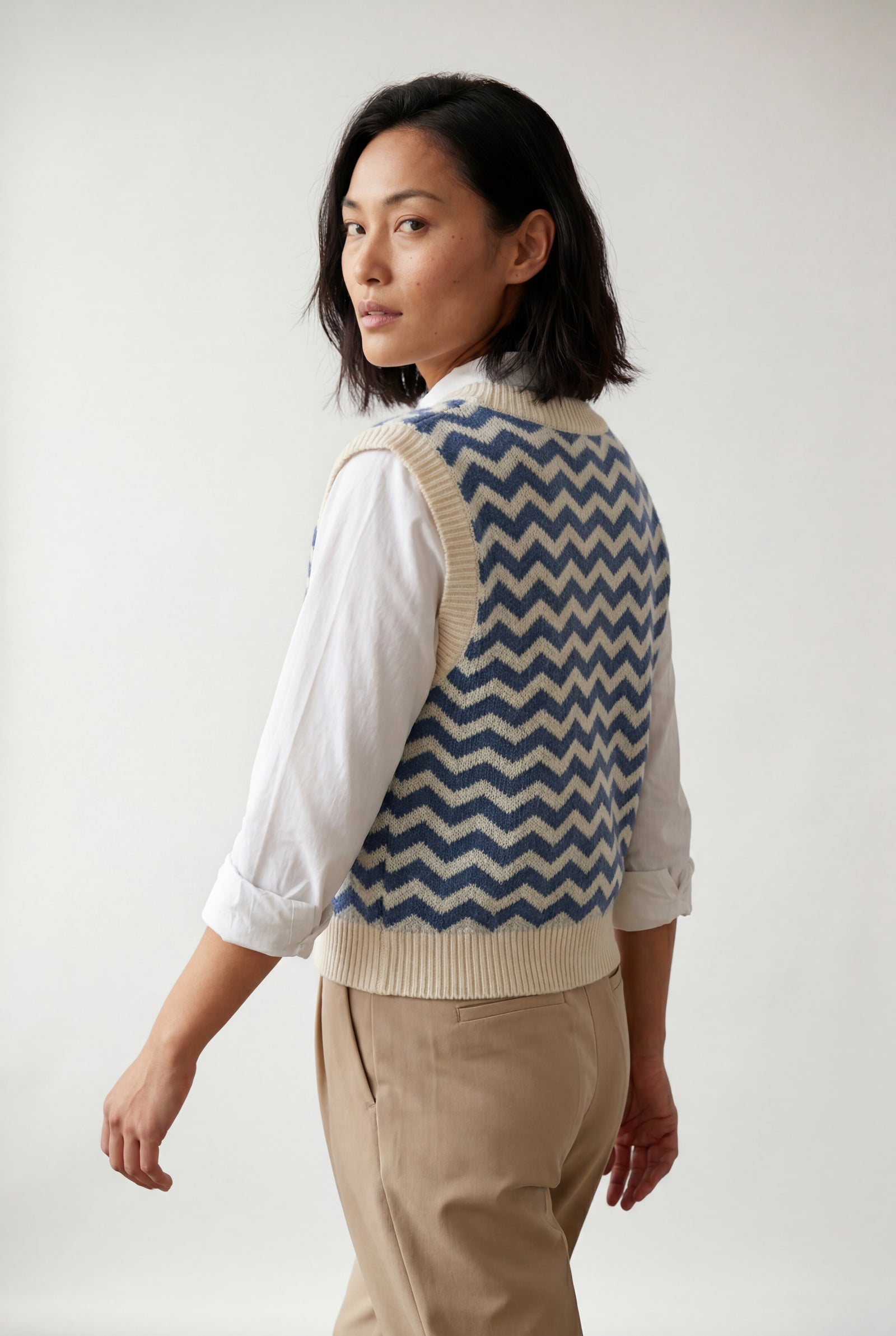 Blue Blue Chevron Cropped Sweater Vest with Ribbed Crew Neck - Women's waistcoats - Photo 2