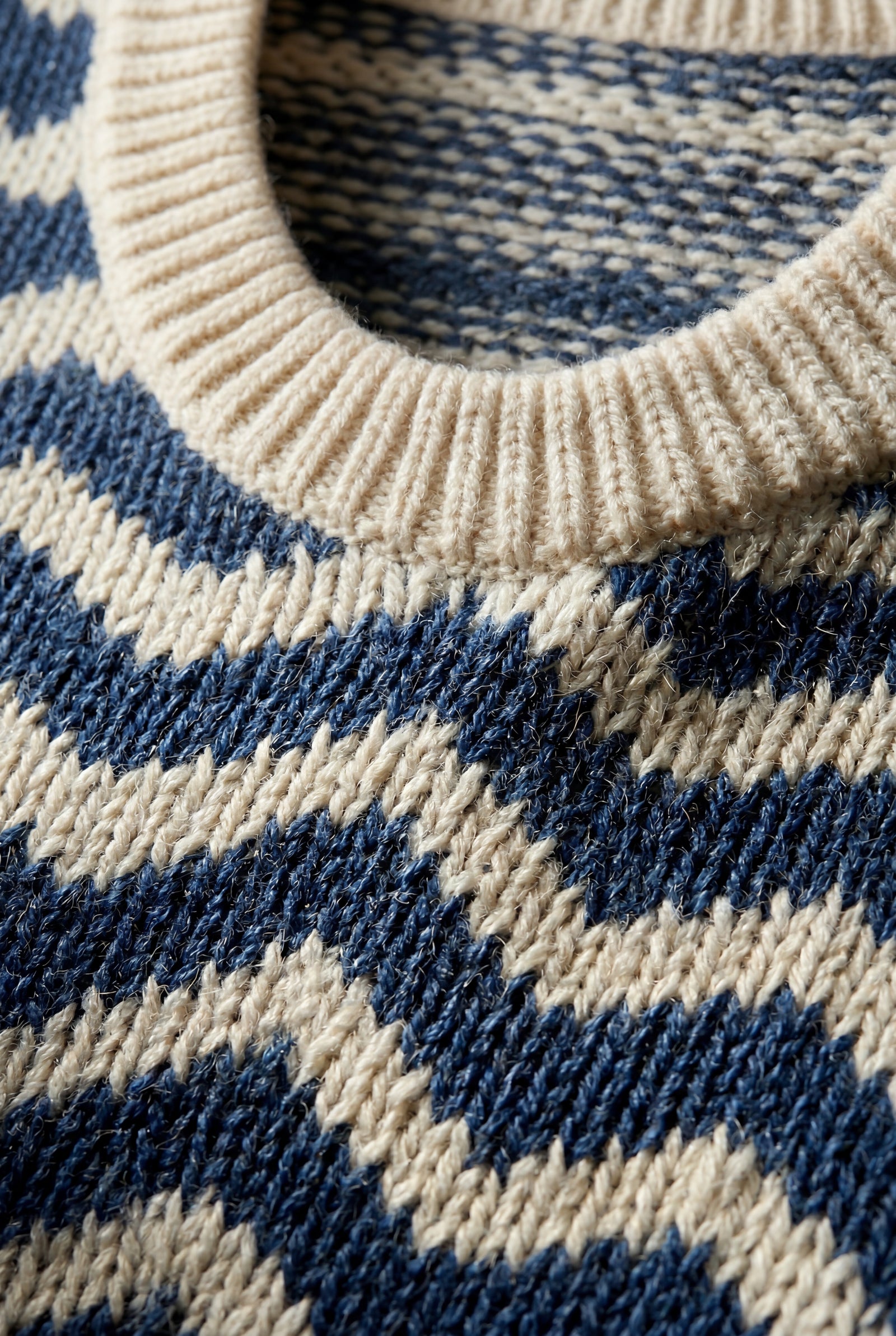 Blue Blue Chevron Cropped Sweater Vest with Ribbed Crew Neck - Women's waistcoats - Photo 3