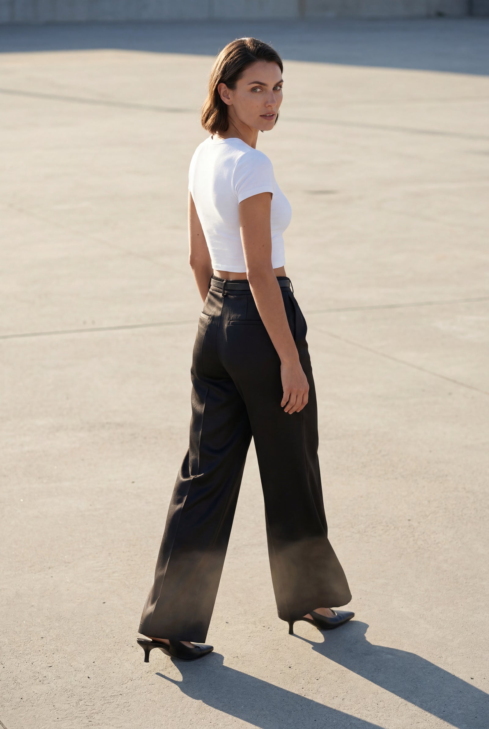 Black High-waisted Wide-leg Tailored Trousers with Belt - Wide leg trousers - Photo 15