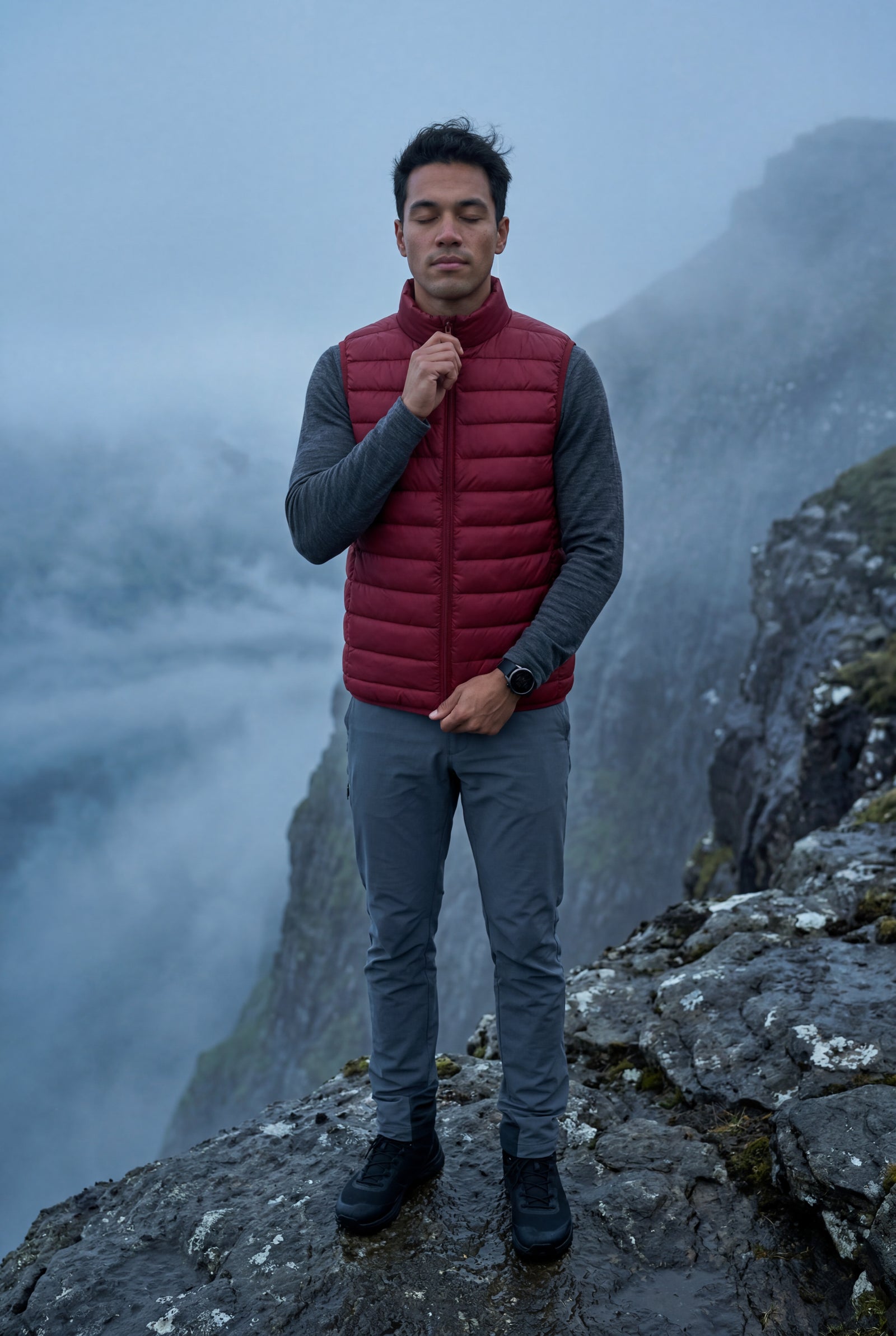 Red Lightweight High Collar Padded Vest with Slim Silhouette - Padded vests - Photo 20