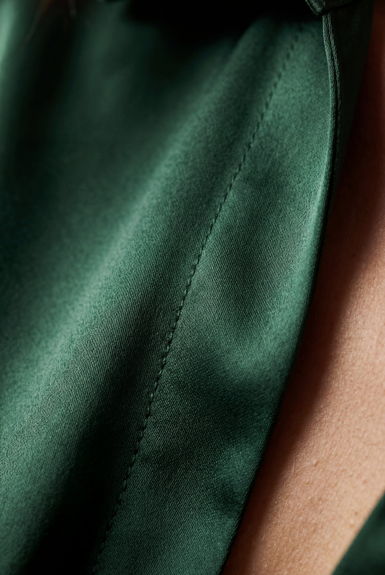 Dark Green V-neck Relaxed-fit Blouse with Curved Hem - Blouses - Photo 5