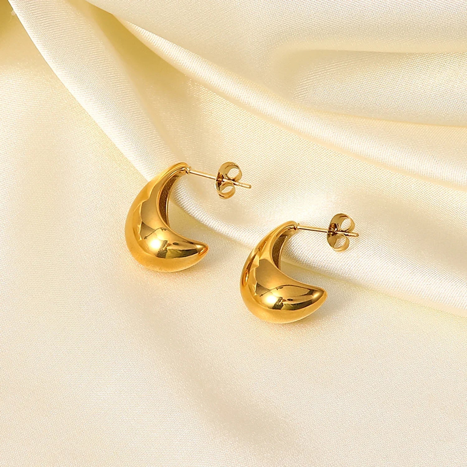 Gold Gold Sculptural Teardrop Short Dangle Earrings - Photo 8