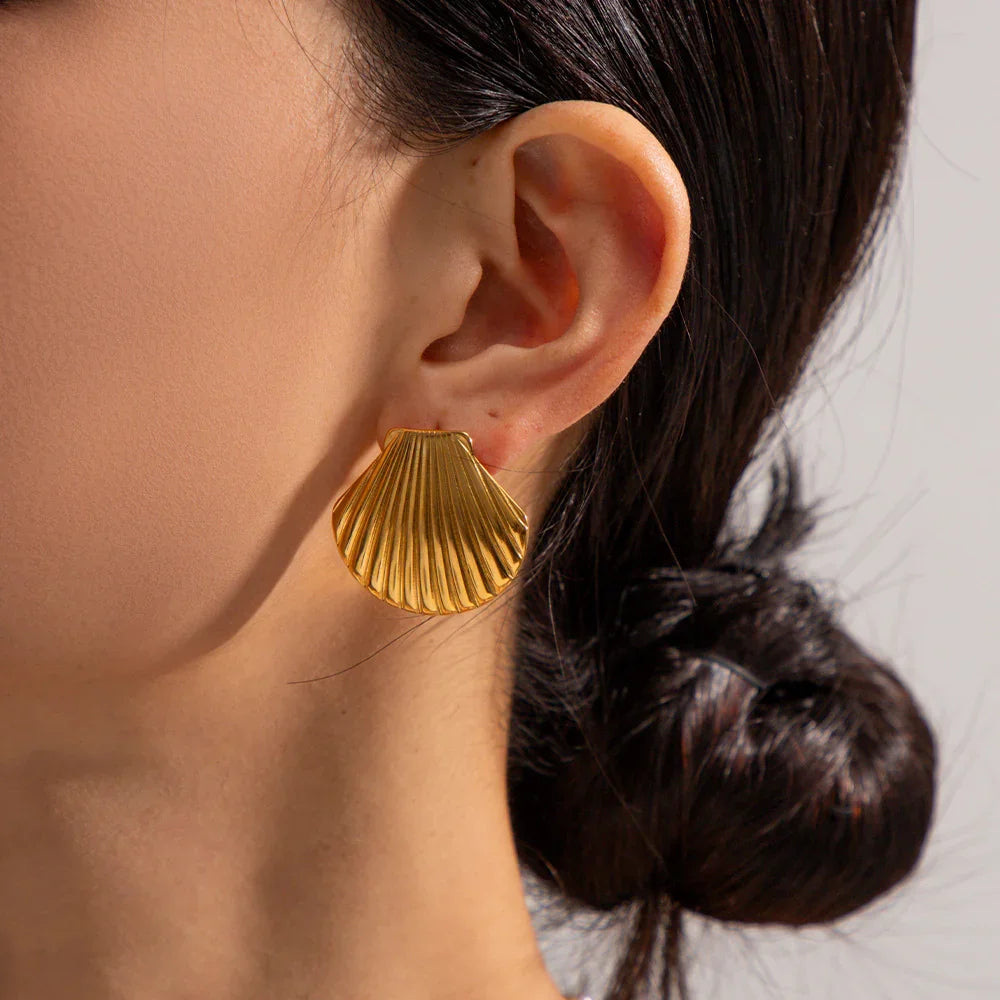 Gold Oversized Scallop Shell Gold-tone Stud Earrings - Photo 5