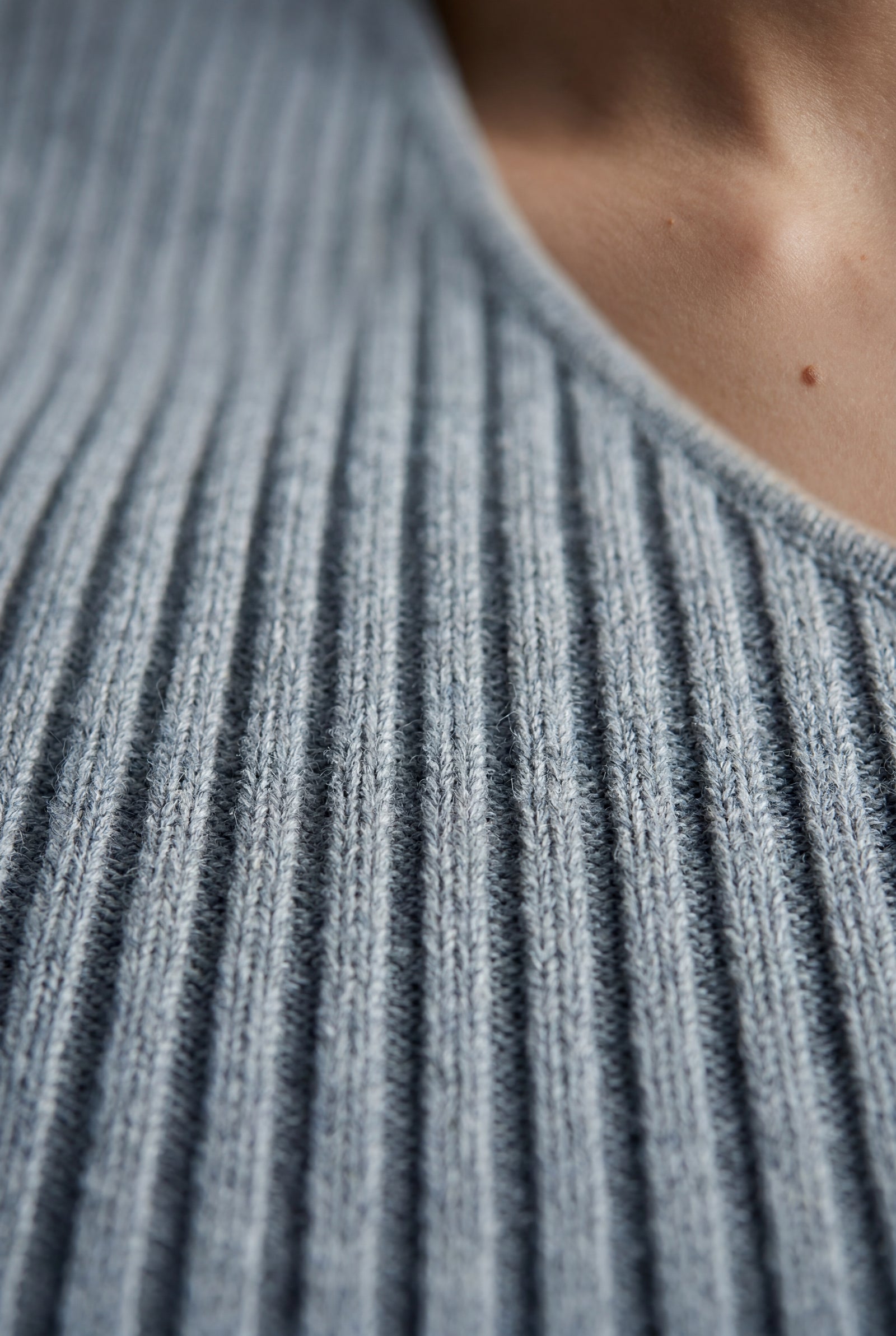 Gray Ribbed Mock Neck Sleeveless Top with Curved Hem - Mock neck tops - Photo 7