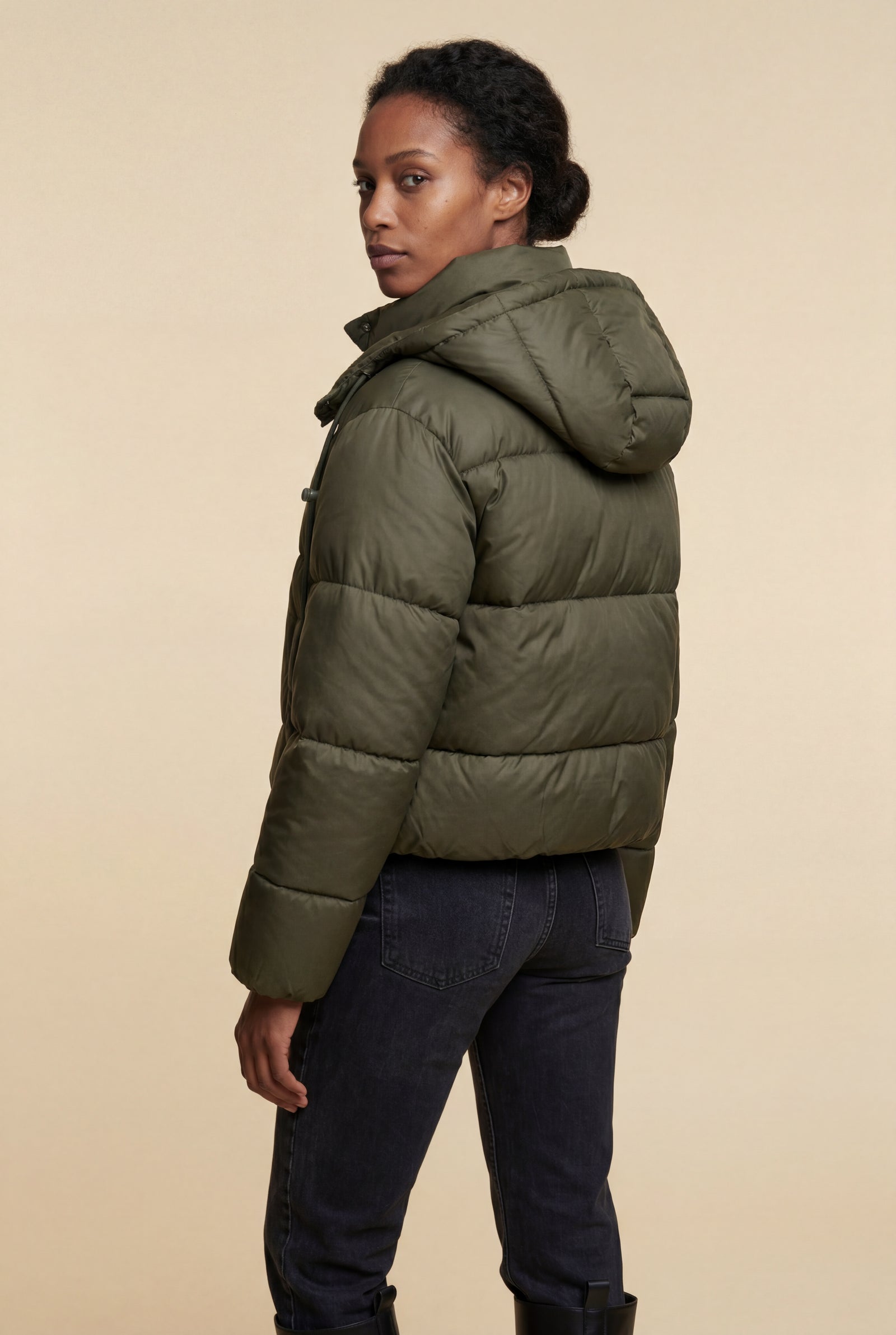Olive Green Cropped Hooded Puffer Jacket with Boxy Silhouette - Puffer jackets - Photo 3