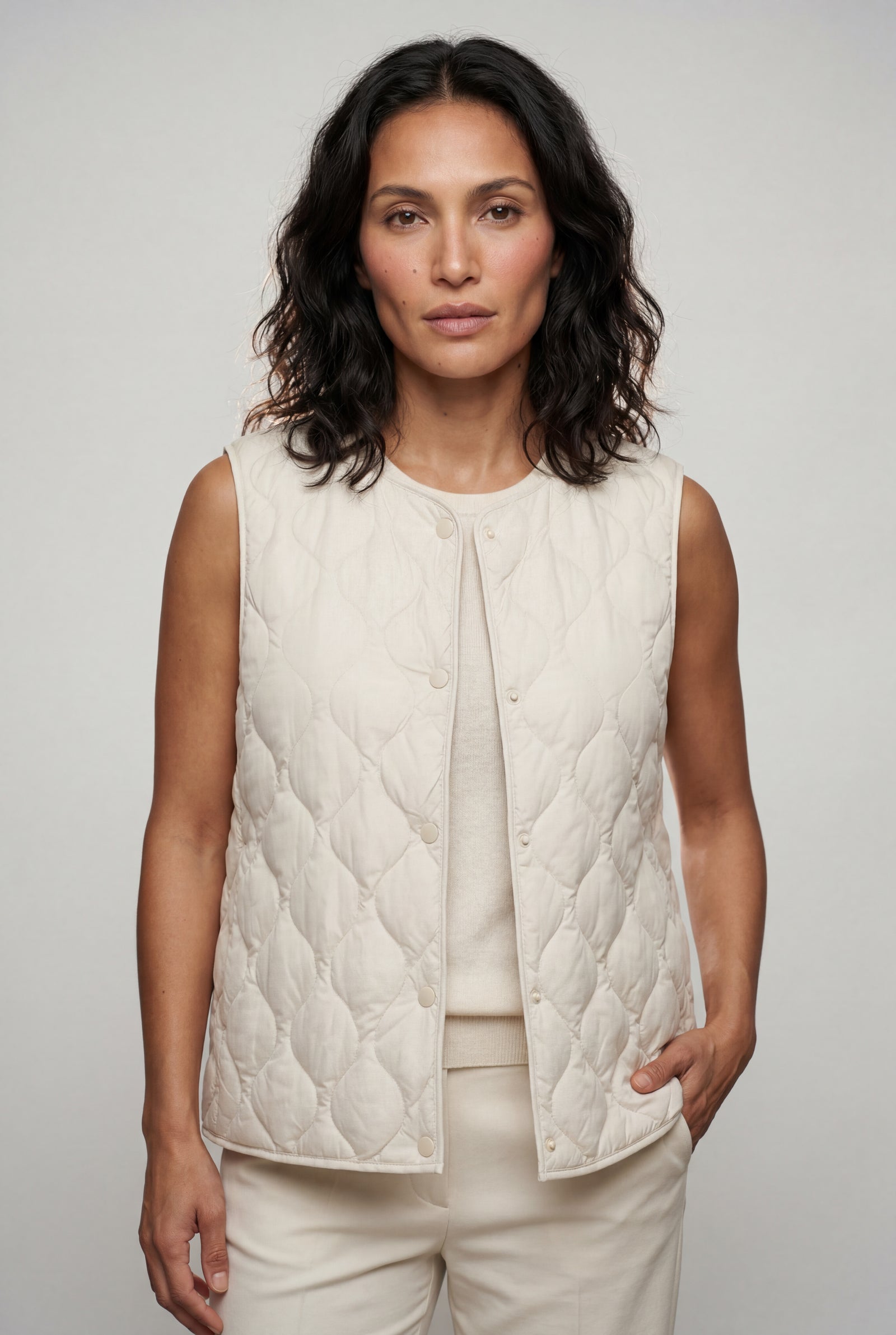 White Diamond-quilted Sleeveless Bodywarmer Vest with Snap Closure - Photo 1