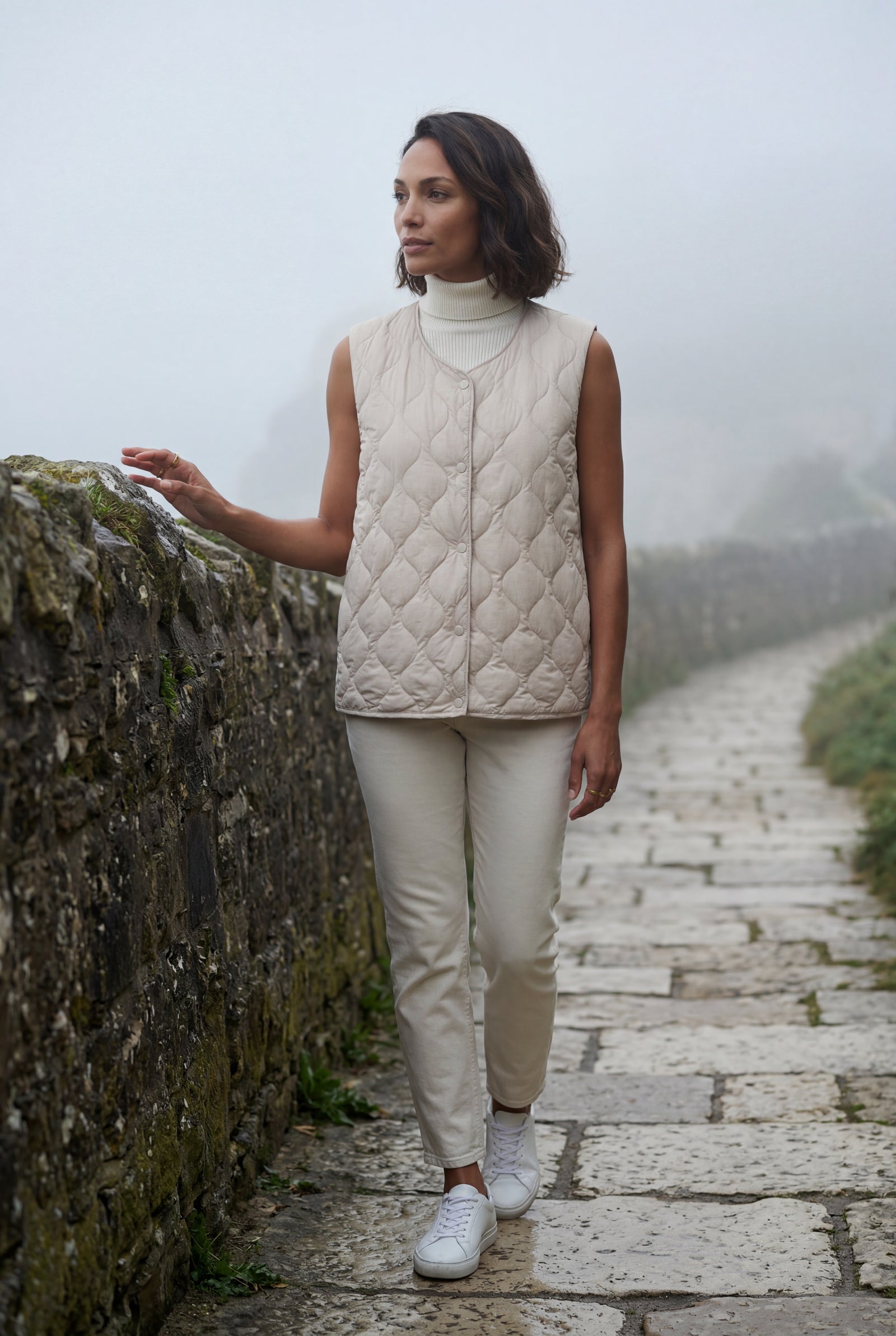 Ivory Diamond-quilted Sleeveless Bodywarmer Vest with Snap Closure - Photo 8
