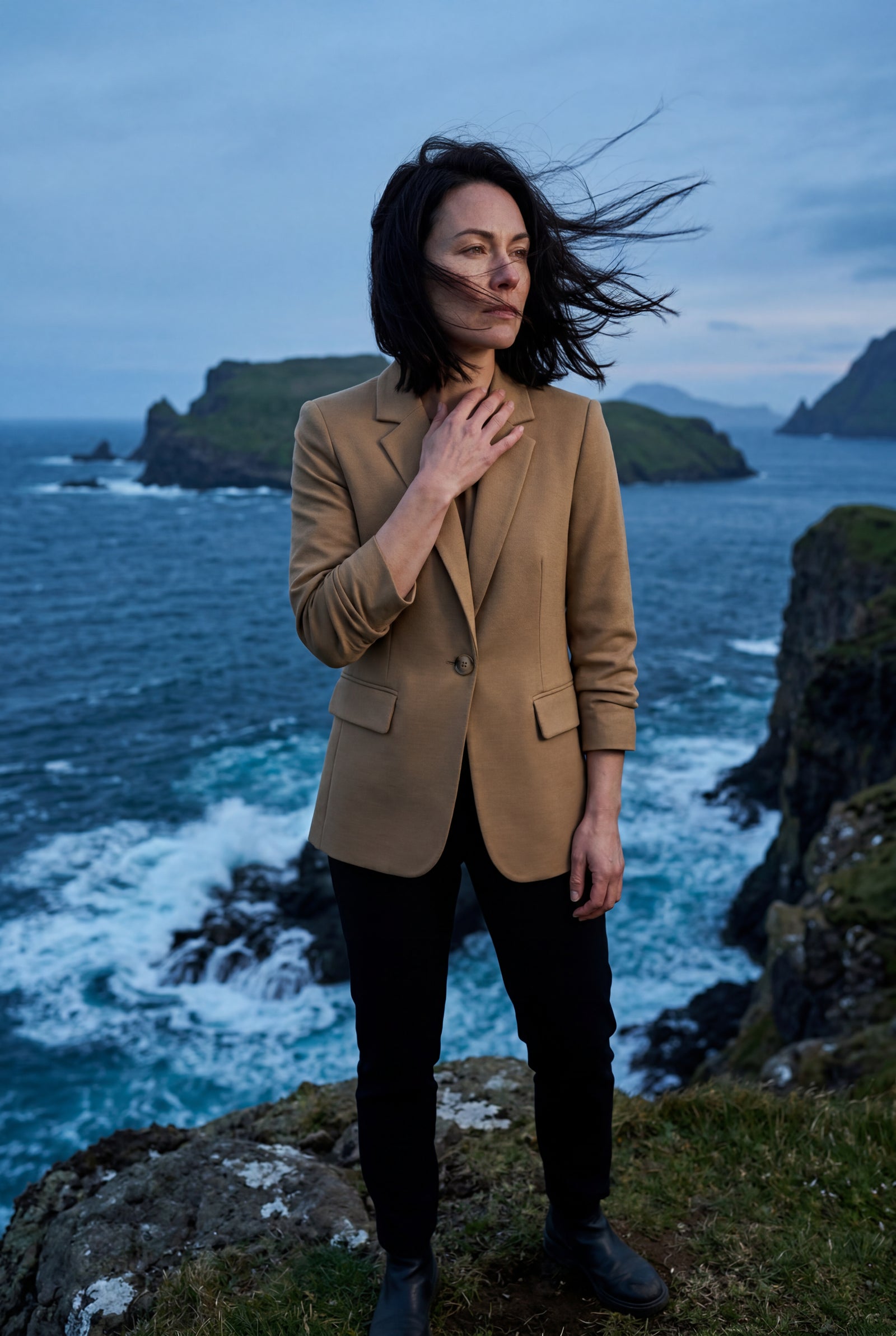 Khaki Fitted Single-breasted Blazer with Classic Lapel - Blazers - Photo 6