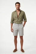 White Men's Tailored Above-Knee Casual Shorts with Belt Loops - Photo 13