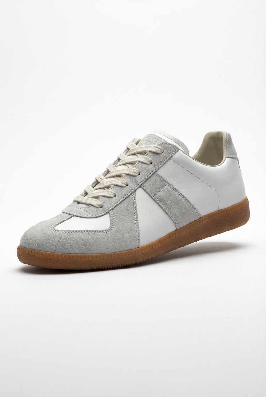 White Retro Low-top Sneakers with Contrast Panels - Photo 1