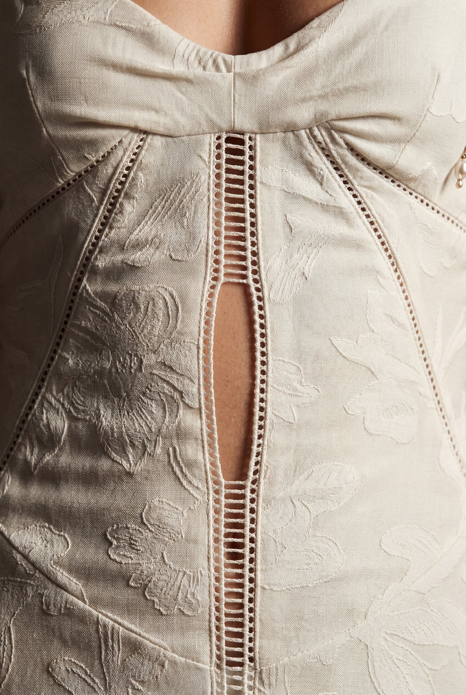 White Sweetheart Neck Strappy A-line Maxi Bridal Dress - Photo 13